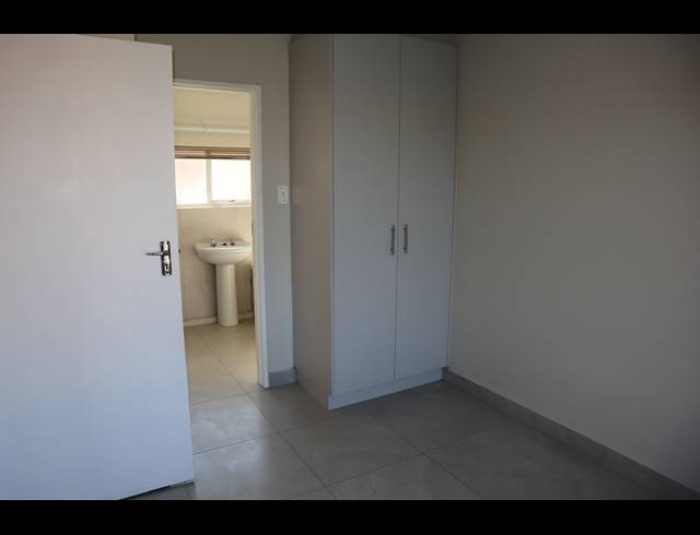 1 BEDROOM APARTMENT FOR SALE IN CAVERSHAM GLEN